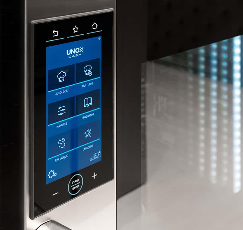 Intuitive digital control panel of Unox Casa's smart ovens